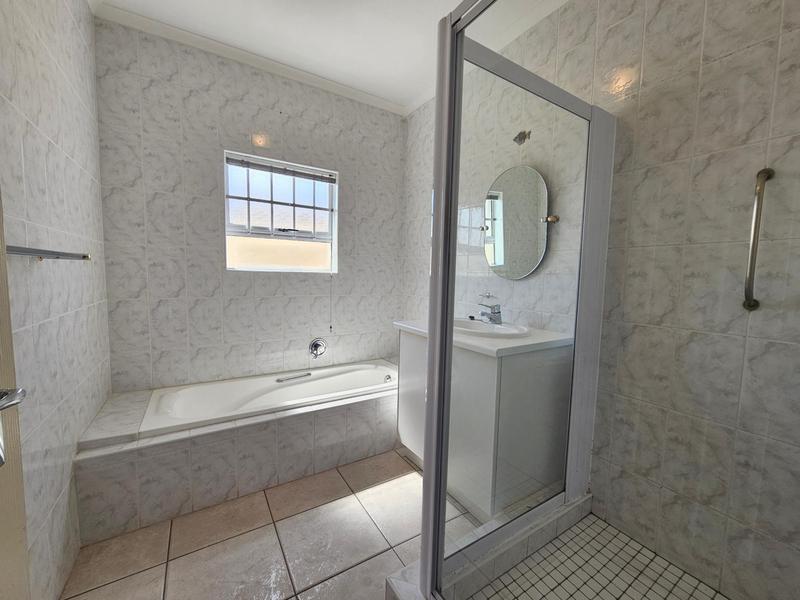 4 Bedroom Property for Sale in Middedorp Western Cape